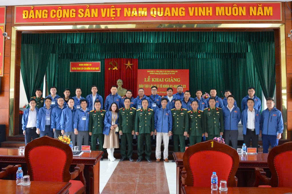 Khai giảng khóa 1 đào tạo lái xe ô tô hạng B, C1 tại Trung tâm đào tạo lái xe Trường Sơn – Binh đoàn 12
