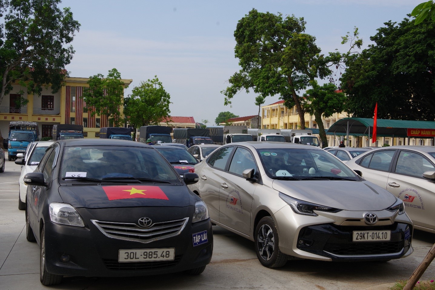 Ảnh dãy xe tập lái của Trung tâm