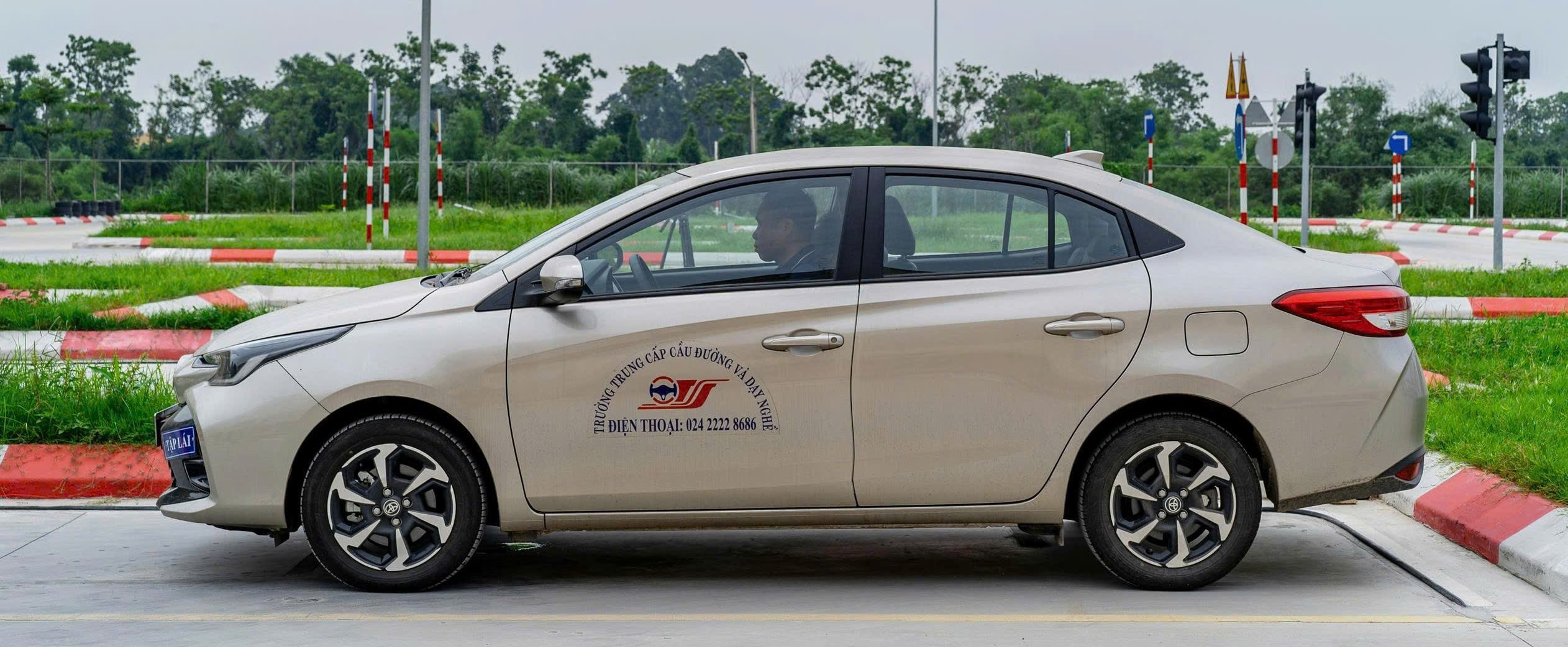 Ảnh xe tập lái của Trung tâm
