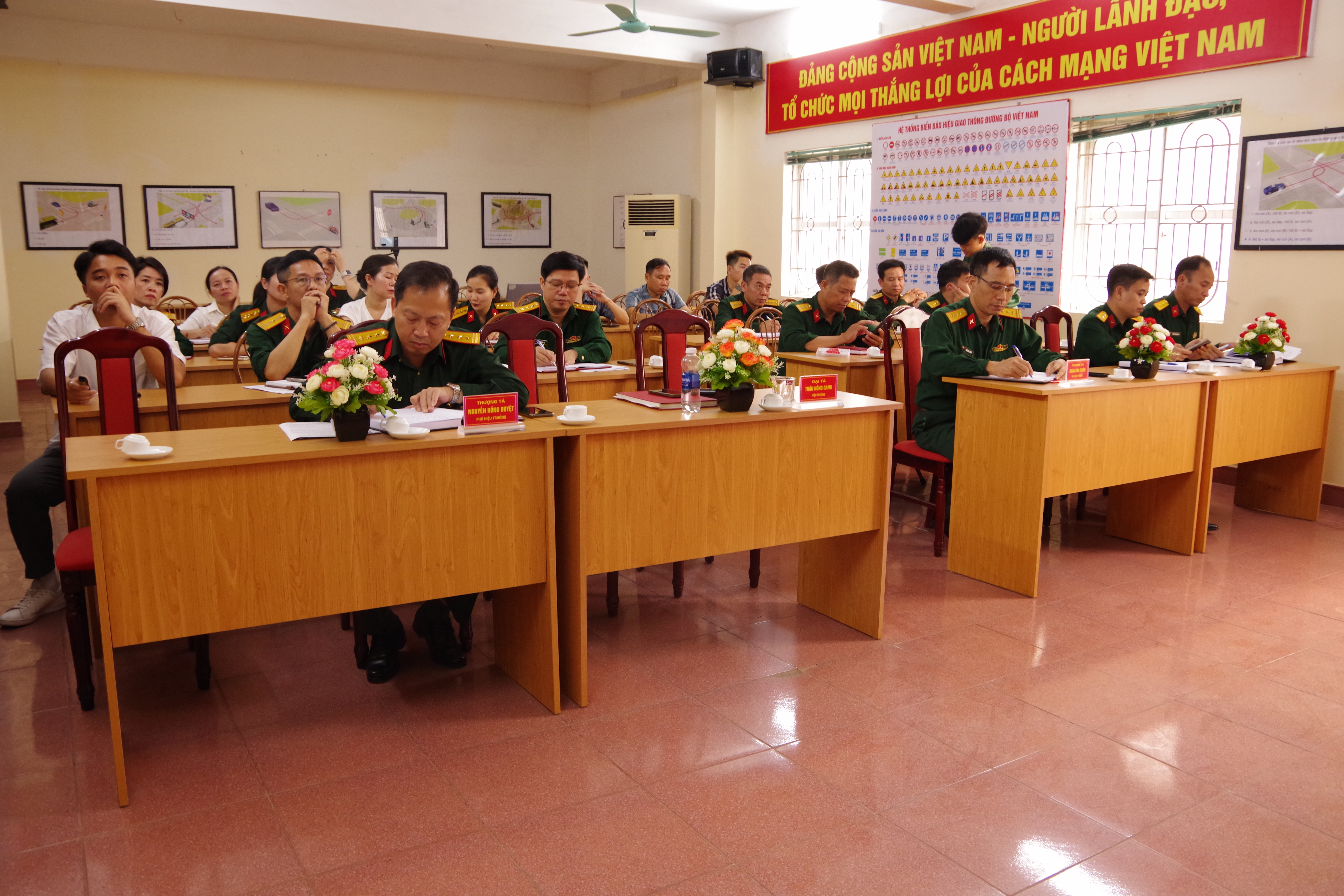 Trường Trung cấp Cầu đường và Dạy nghề tổ chức Hội nghị Sơ kết 3 tháng đầu năm và triển khai nhiệm vụ Quý II năm 2026