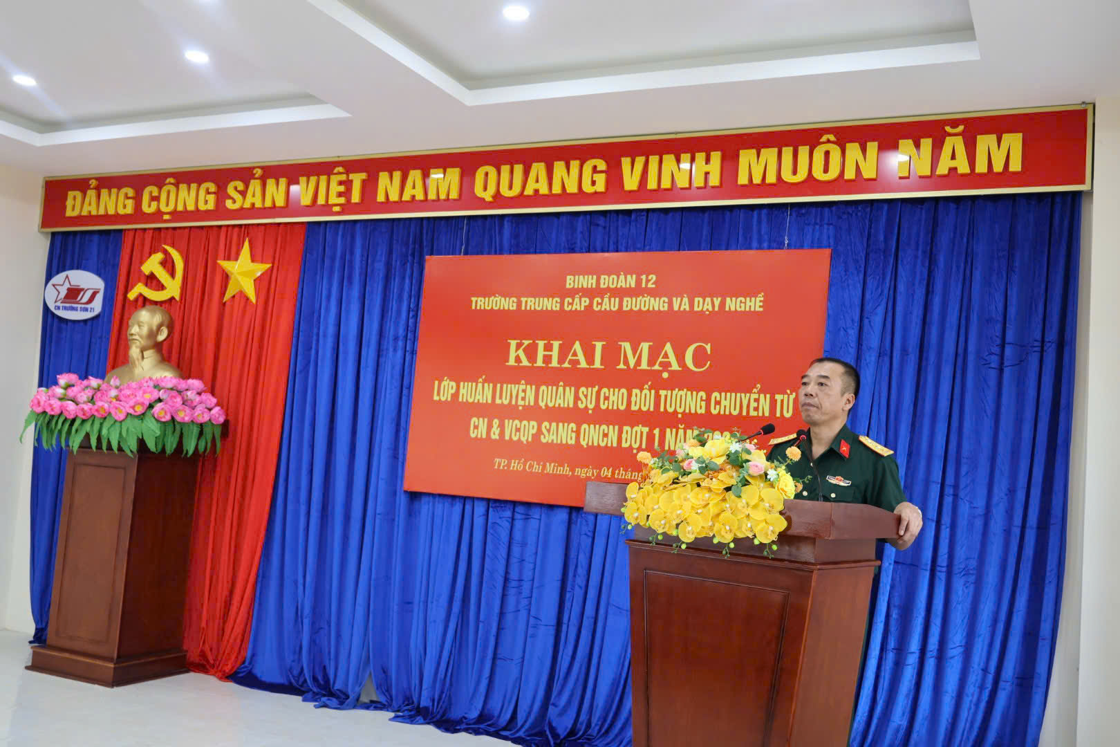 KHAI MẠC LỚP HUẤN LUYỆN QUÂN SỰ CHO ĐỐI TƯỢNG CHUYỂN TỪ CN&VCQP SANG QNCN ĐỢT 1 NĂM 2026